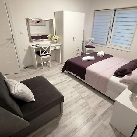 Apartman Lidija Dinjiška Zewnętrze zdjęcie