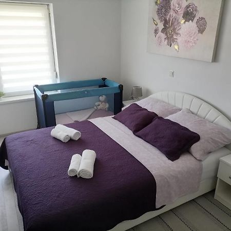 Apartman Lidija Dinjiška Zewnętrze zdjęcie