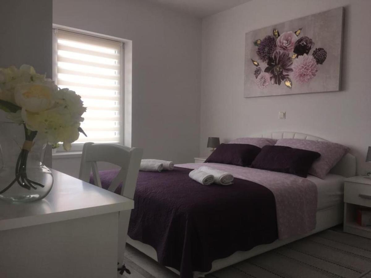 Apartman Lidija Dinjiška Zewnętrze zdjęcie