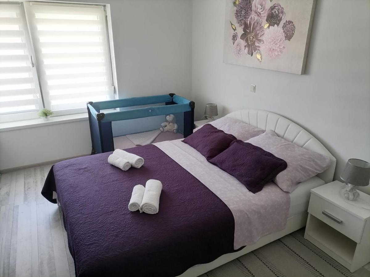 Apartman Lidija Dinjiška Zewnętrze zdjęcie